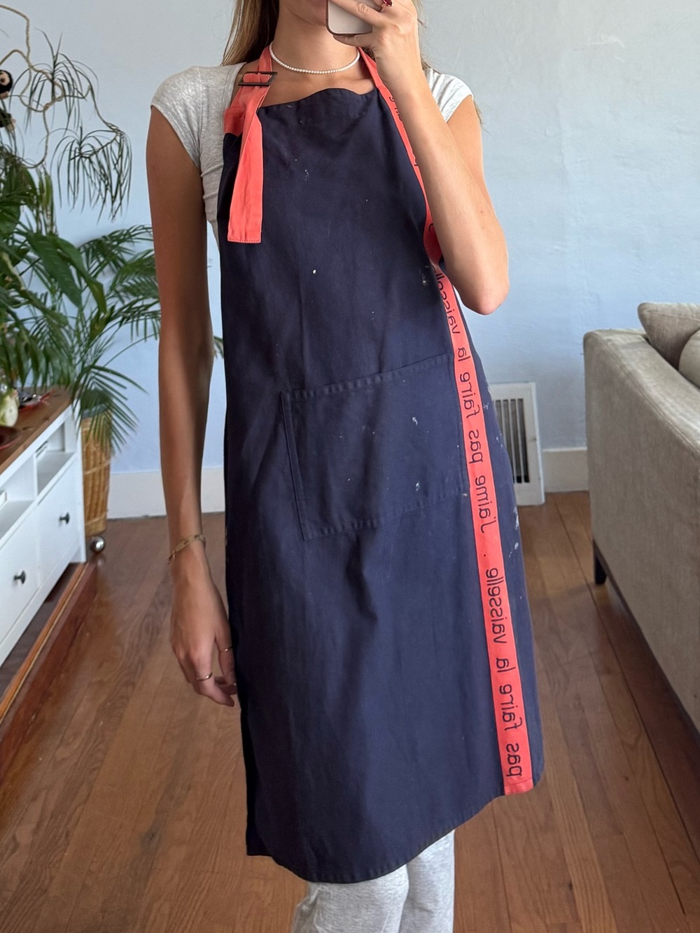 Unisex Navy Blue Kitchen Apron with Coral Trim, J’aime pas faire la vaisselle